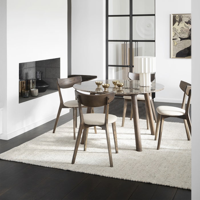 Ami eikenhouten eetkamerstoel donker eiken - met beige zitkussen - hout - bruin - scandinavisch - japandi - massief eikenhout