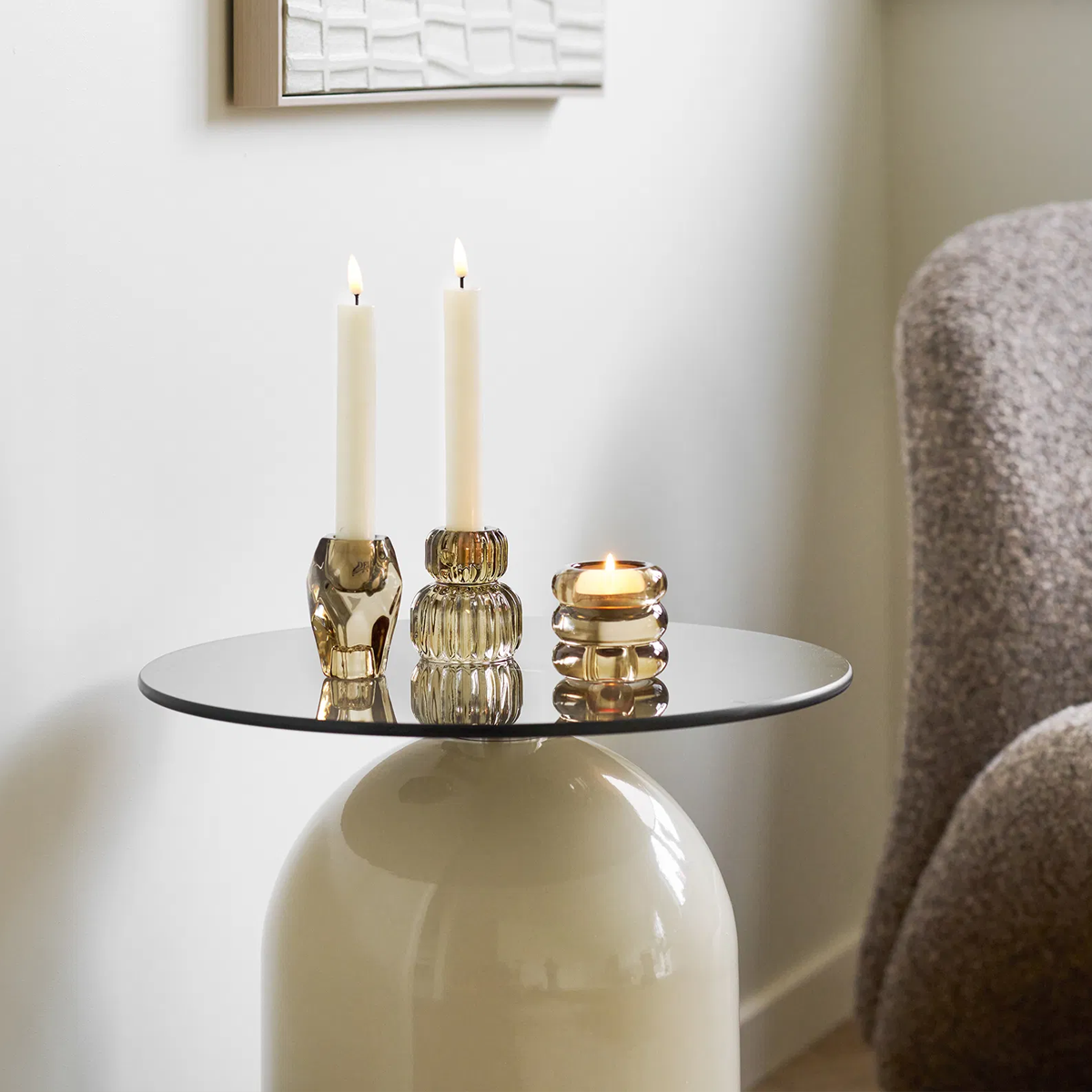 Janpandi stijl bijzettafel met glazen blad