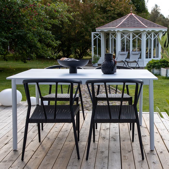 Julian aluminium tuinstoel zwart - met rattan zitting - set van 2 Set van 2 Julian tuinstoelen – aluminium zwart met rattan zitting