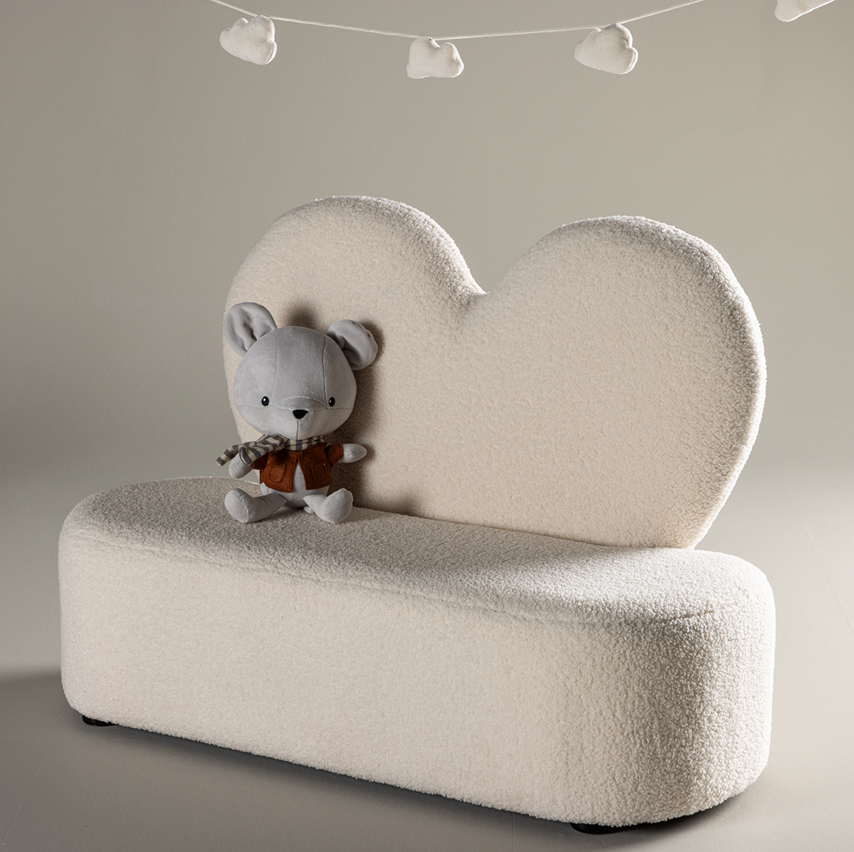Aryna kinderbankje teddy wit - met hartvormige rugleuning - kindersofa - speelbank - kinderzetel - voor kinderkamer - crême - schapenvacht