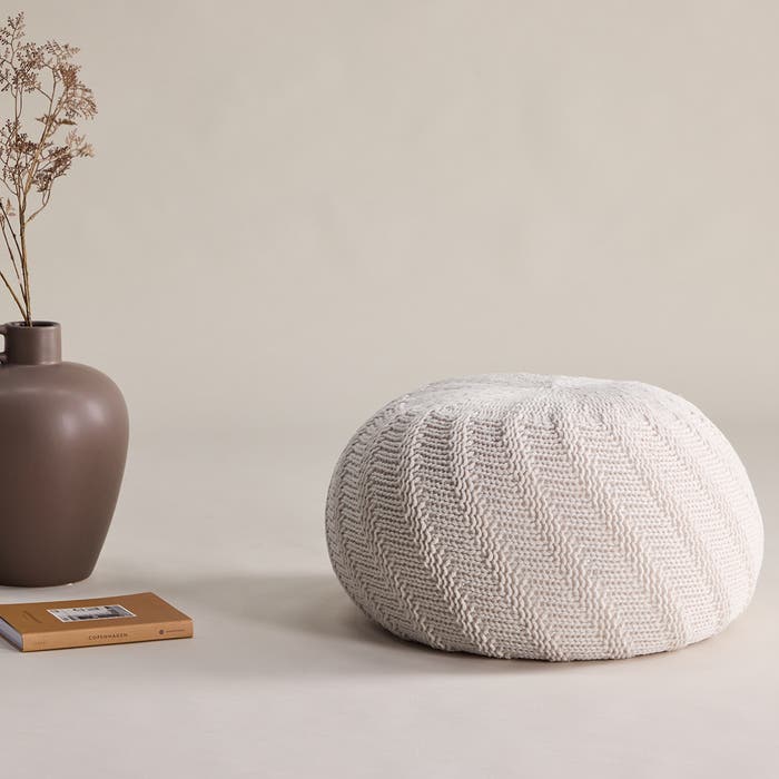 Dina ronde gebreide poef crème - Ø 45 cm - hocker - beige - witte - gehaakte