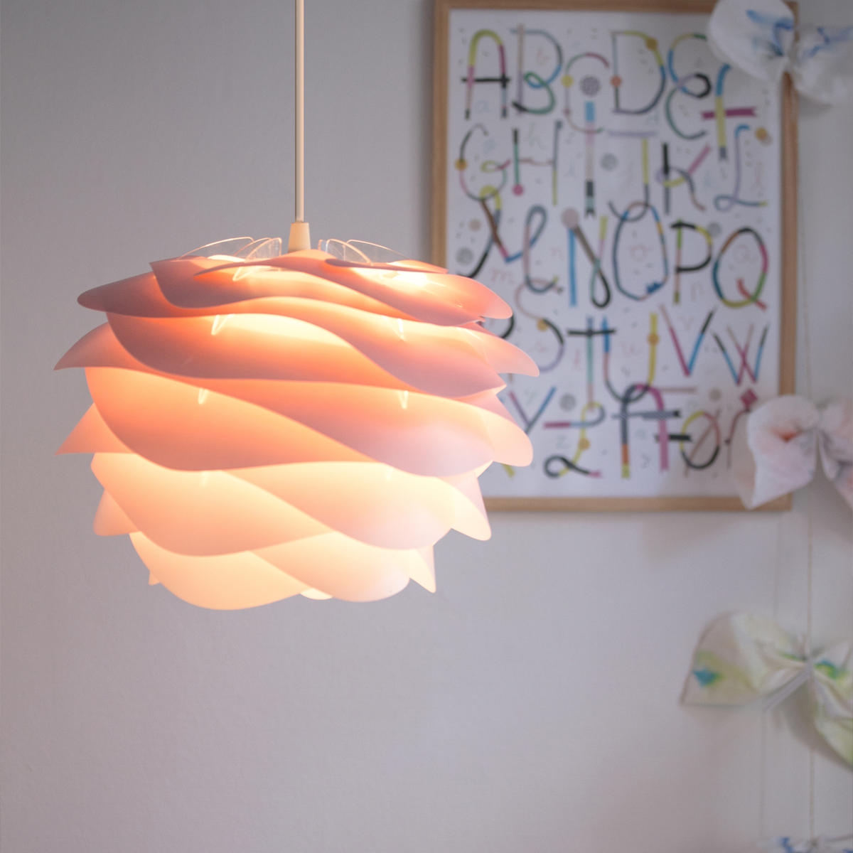 Carmina Mini hanglamp baby rose - met koordset zwart - Ø 32 cm - pink - kunststof