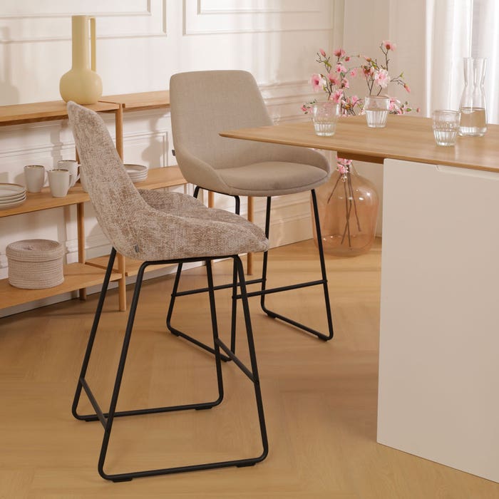 Nino-Isa barkruk bruin - zwart onderstel - 75 cm barstoel - rugleuning - hoge - design - luxe - stof - modern - scandinavisch - taupe - lichtbruin