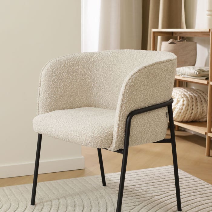 scandinavische eetkamerstoel bouclé beige - zwart onderstel