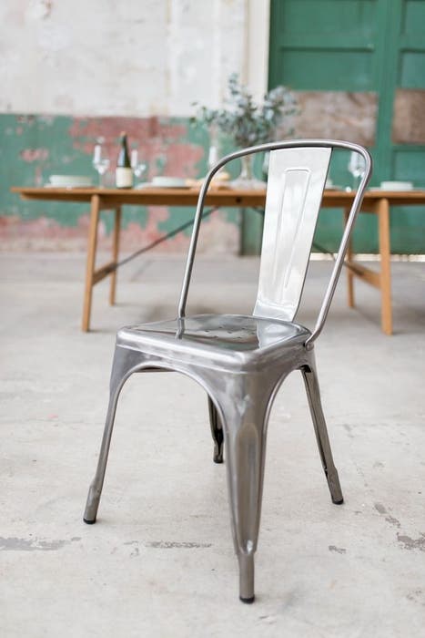 Metalen eetkamerstoel industrieel metaal - horeca stoel - eettafelstoel - bistro stoel - tolix stoelen