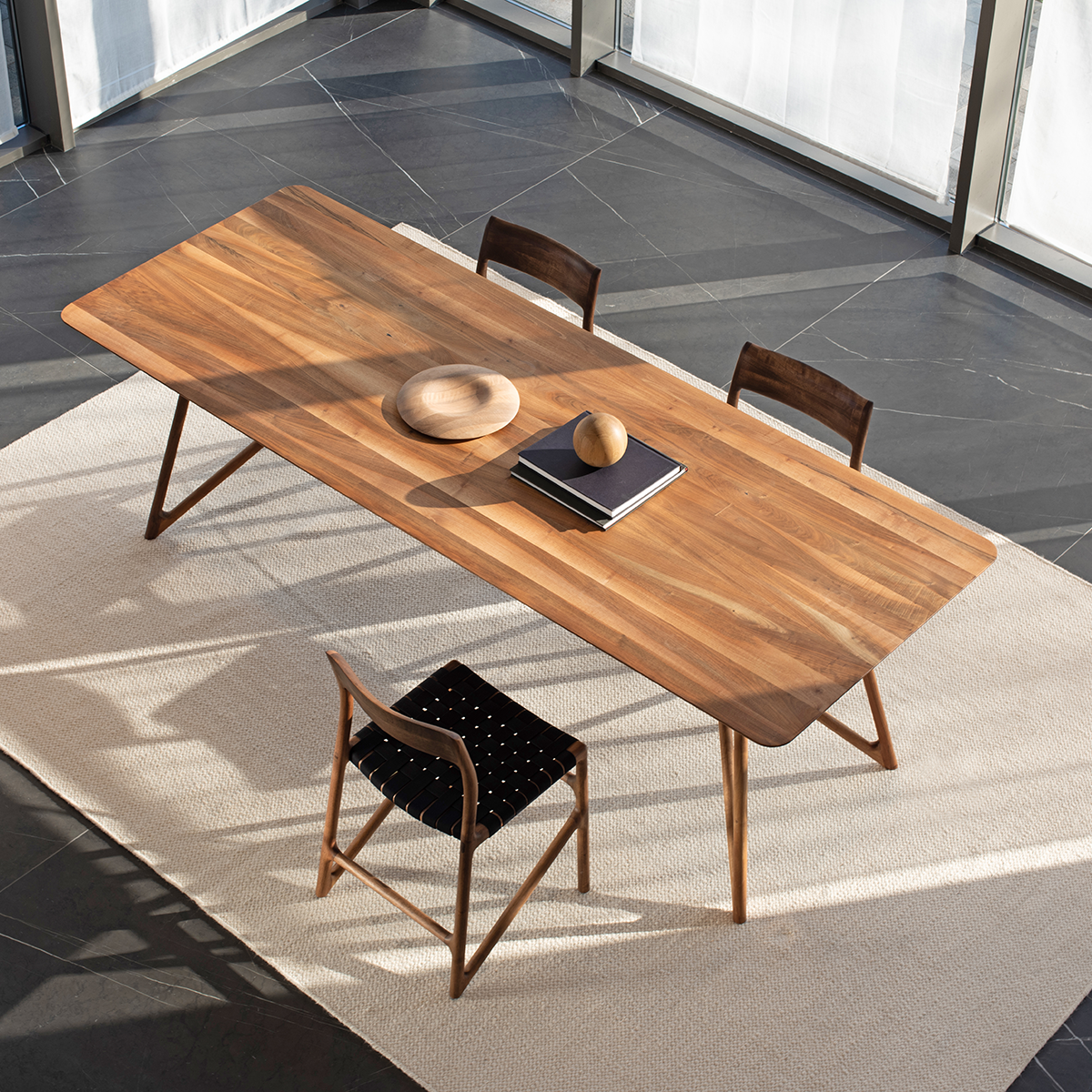 Fawn chair houten eetkamerstoel whitewash - met cotton webbing black 4555 - zwarte - scandinavisch