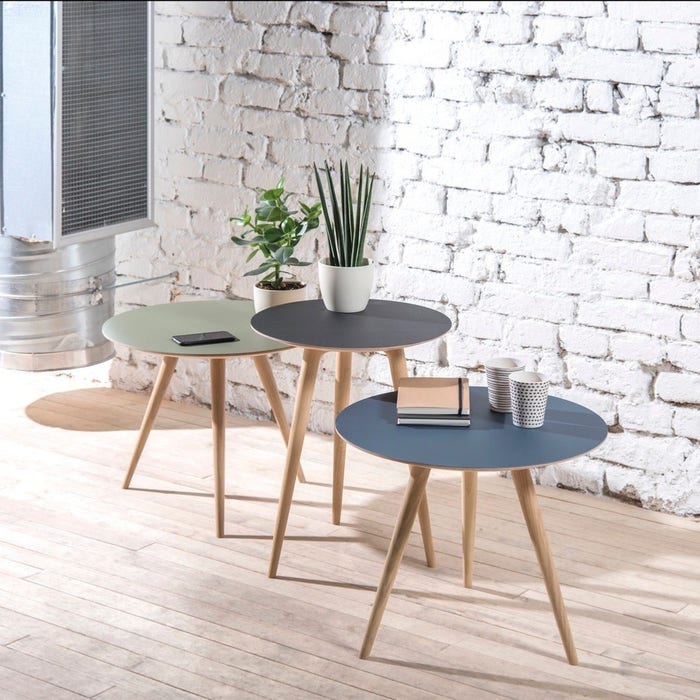Arp side table houten bijzettafel whitewash - met linoleum tafelblad smokey blue - Ø 55 cm - blauw - eiken - design