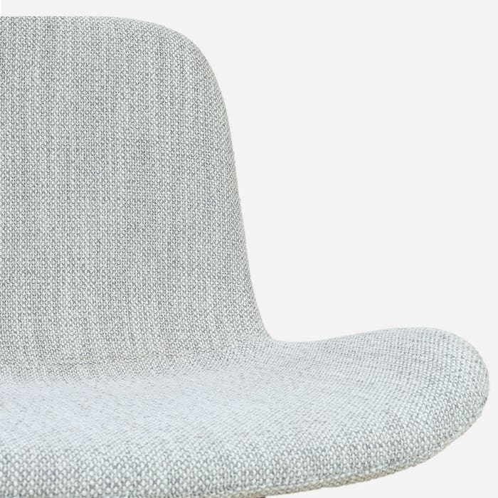 zitting van de grijs gemeleerd eetkamerstoel walnoot houten onderstel nena-fe