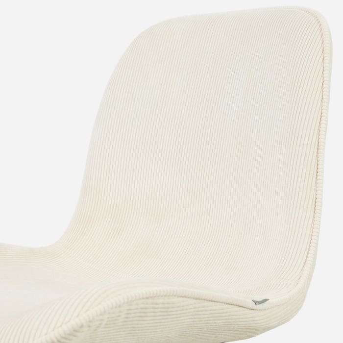 detail van de rib beige -  zwart onderstel nola-fe