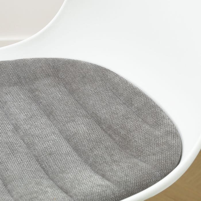 detail van de zeegrijs zitkussen - wit onderstel  - wit nora-liv