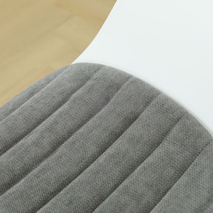 detail van de zeegrijs zitkussen - wit onderstel  - wit nora-liz