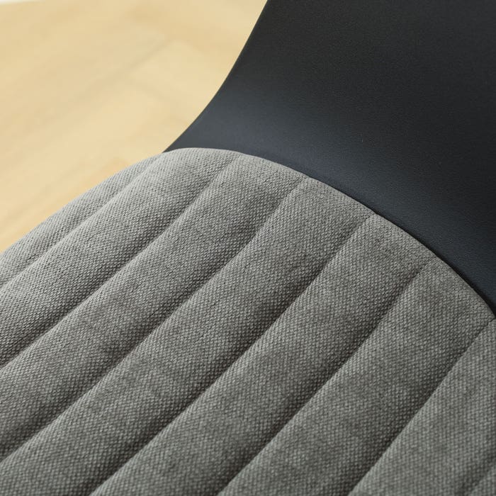 detail van de zeegrijs zitkussen - zwart onderstel 75 cm - zwart nino-liz