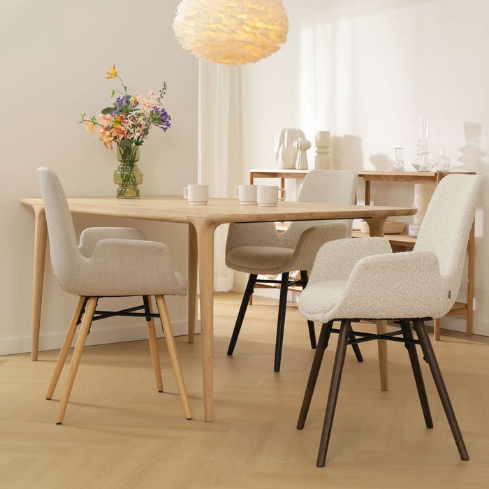 stijlvolle eetkamerstoel bouclé beige - zwart houten onderstel Nena Eef