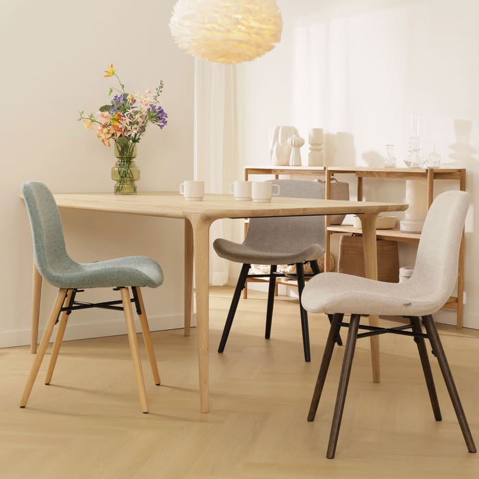 scandinavische eetkamerstoel beige - zwart houten onderstel Nena-Fé 