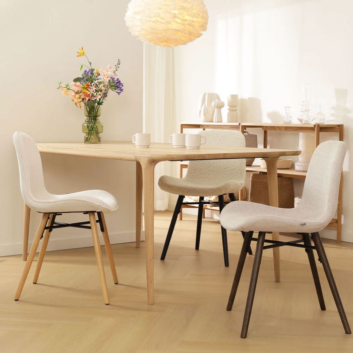 scandinavische eetkamerstoel beige - walnoot houten onderstel Nena-Fé 