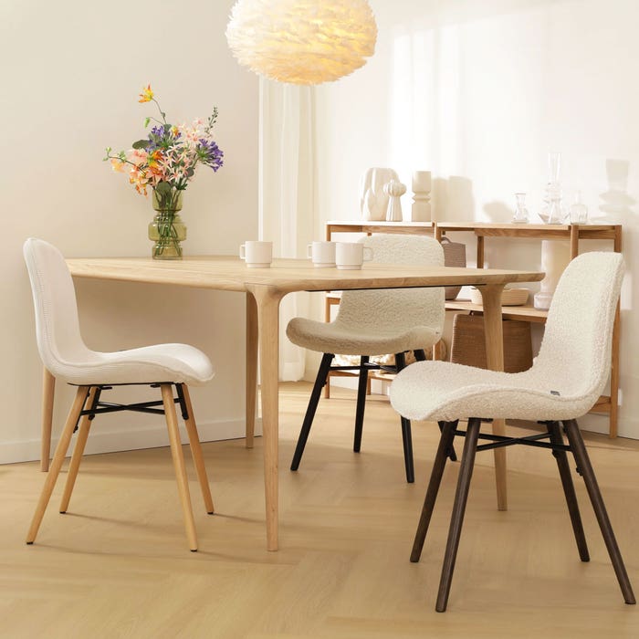 scandinavische eetkamerstoel bouclé beige - walnoot houten onderstel Nena-Fé 