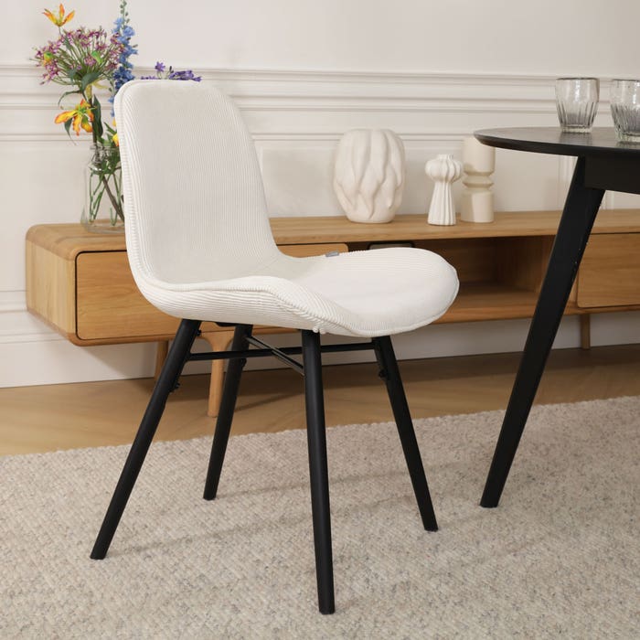 Nena-Fé eetkamerstoel rib creme - zwart houten onderstel stof - scandinavisch - ribstof - naturel houten poten - zwarte poten - corduroy - klassiek - modern