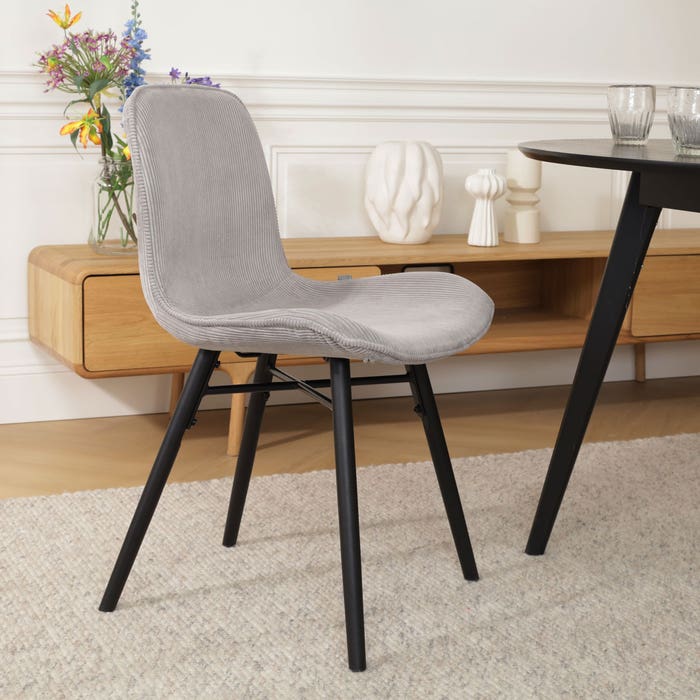 Nena-Fé eetkamerstoel rib warm grijs - zwart houten onderstel stof - scandinavisch - ribstof - naturel houten poten - zwarte poten - corduroy