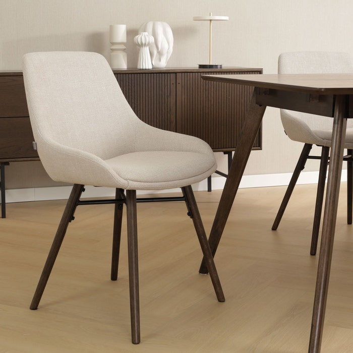 Nena-Isa eetkamerstoel beige - walnoot houten onderstel - set van 4 design - scandinavisch - luxe - bruin - stof - modern - naturel houten poten - walnoot - set van 4