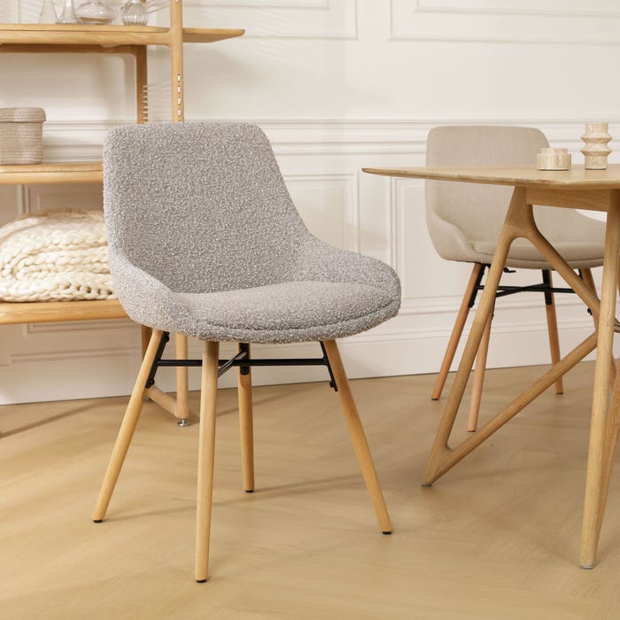 Nena-Isa eetkamerstoel bouclé taupe - houten onderstel design - scandinavisch - stof - luxe - modern - naturel houten poten - bruingrijs