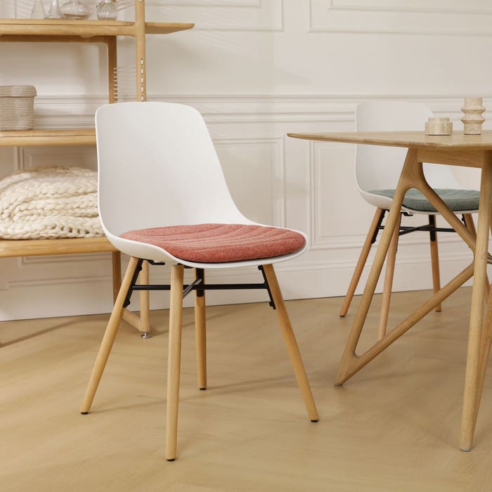 Nena-Liv eetkamerstoel wit met terracotta rood zitkussen - houten onderstel eetkamerstoel - scandinavisch - modern - kunststof - naturel houten poten