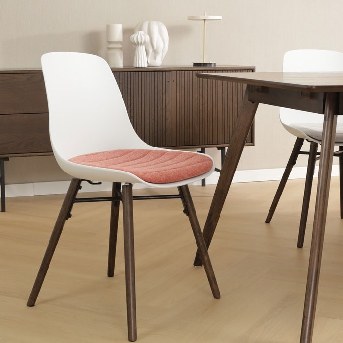 Nena-Liv eetkamerstoel wit met terracotta rood zitkussen - walnoot houten onderstel - kuipstoel - scandinavisch - kunststof - houten poten - walnoot
