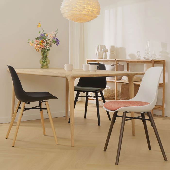 scandinavische eetkamerstoel wit met beige zitkussen - zwart houten onderstel Nena-Liv 