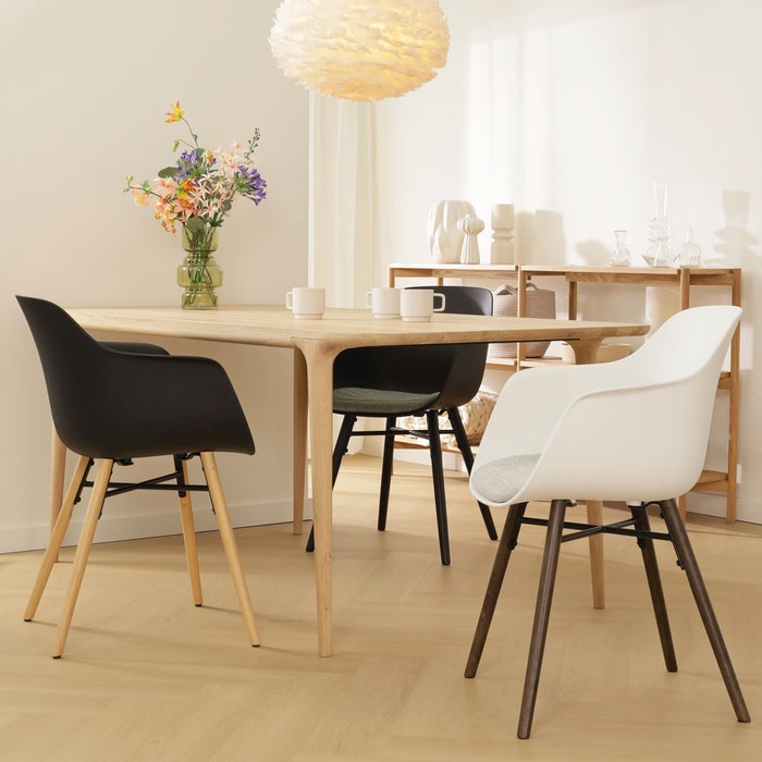 scandinavische eetkamerstoel wit met beige zitkussen - houten onderstel Nena-Liz