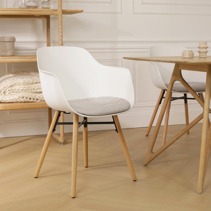 Nena-Liz eetkamerstoel wit met beige zitkussen - houten onderstel eetkamerstoel - met armleuning - scandinavisch - armstoel - kunststof - naturel houten poten - lichtbruin