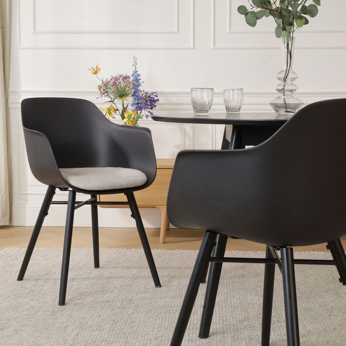 Nena-Liz eetkamerstoel zwart met beige zitkussen - zwart houten onderstel eetkamerstoel - met armleuning - scandinavisch - armstoel - kunststof - crème - naturel houten poten - zwarte poten - met stoelkussen