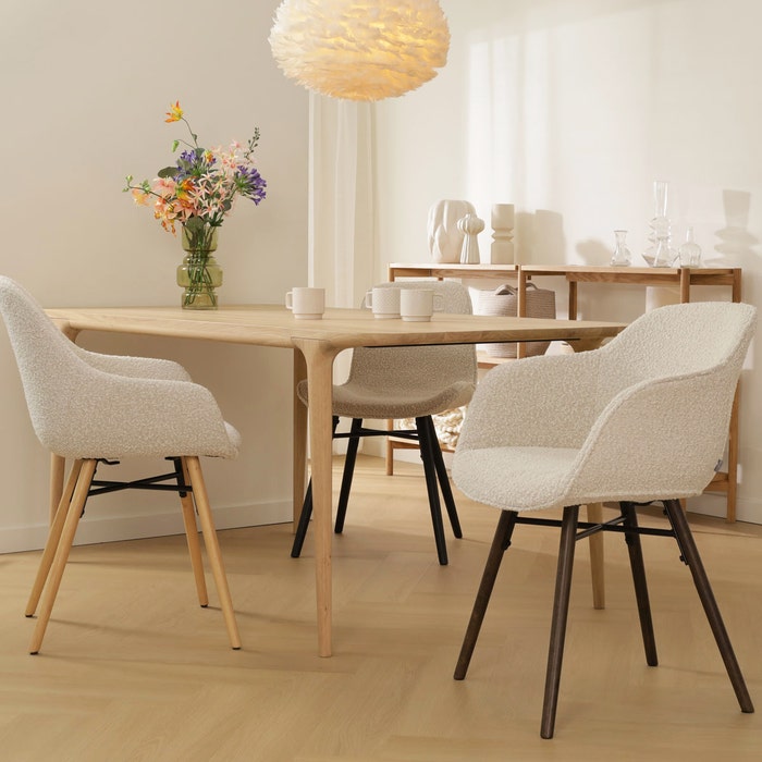 scandinavisch eetkamerstoel bouclé beige - zwart houten onderstel Nena-Mare