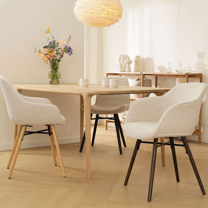 scandinavisch eetkamerstoel bouclé beige - walnoot houten onderstel Nena-Mare