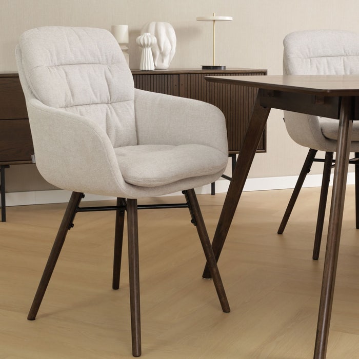 Nena-Mia eetkamerstoel beige - walnoot houten onderstel - set van 2 met armleuning - scandinavisch - armstoel - stof - scandinavisch - luxe - met naturel houten poten - comfortabele - lichtbruin