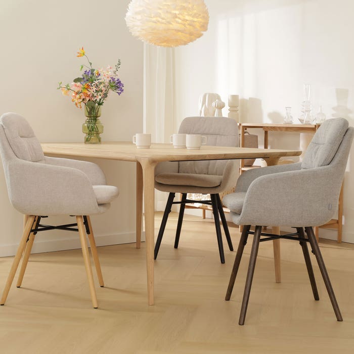 scandinavische eetkamerstoel met hoge rugleuning beige - walnoot houten onderstel Nena-Mia