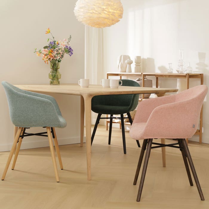 scandinavisch eetkamerstoel zacht roze - zwart houten onderstel