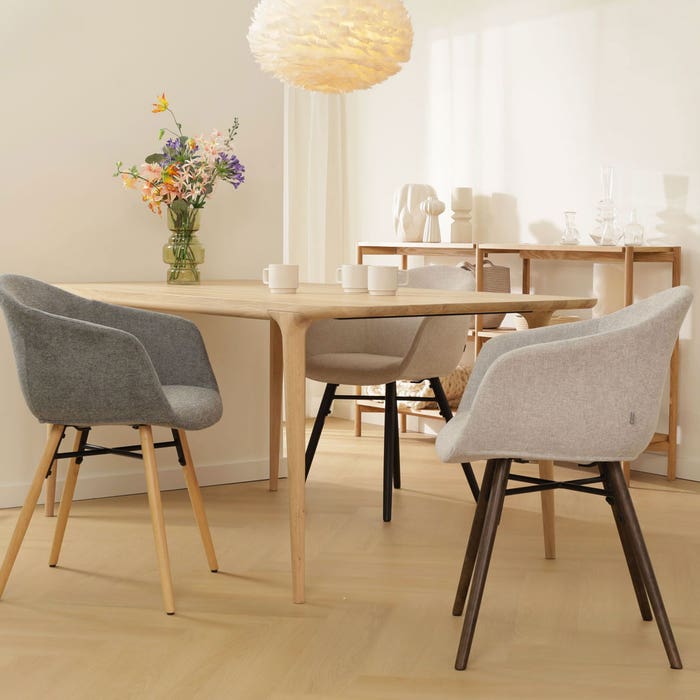 scandinavisch eetkamerstoel lichtgrijs - zwart houten onderstel