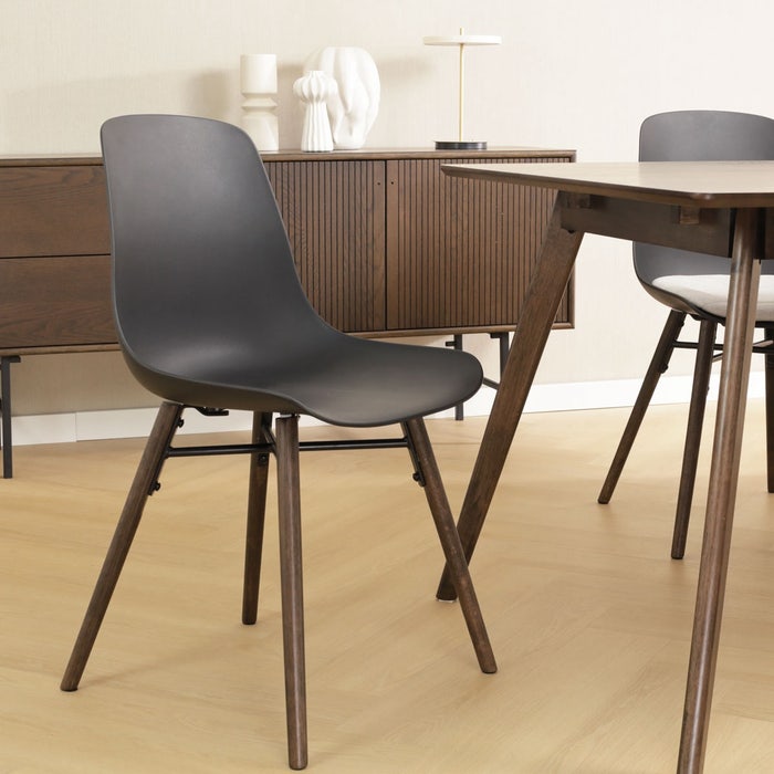 Nena-Pip eetkamerstoel zwart - walnoot houten onderstel eetkamerstoel - scandinavisch - kunststof - kuip - naturel houten poten - walnoot