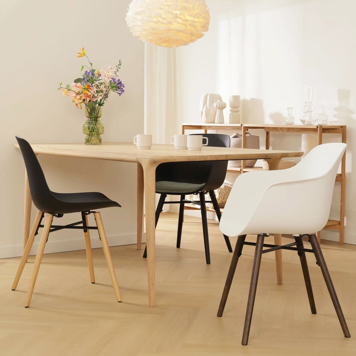 scandinavische eetkamerstoel wit - houten onderstel Nena-Puk