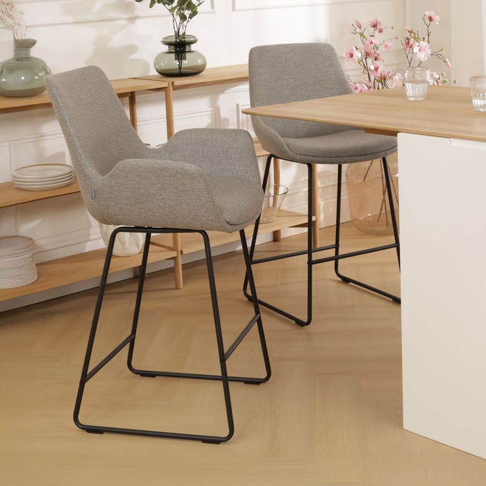 Nino-Eef barkruk warm grijs - zwart onderstel - 75 cm barstoel - rugleuning - barkruk - armleuning - hoge - design - luxe - stof - scandinavisch