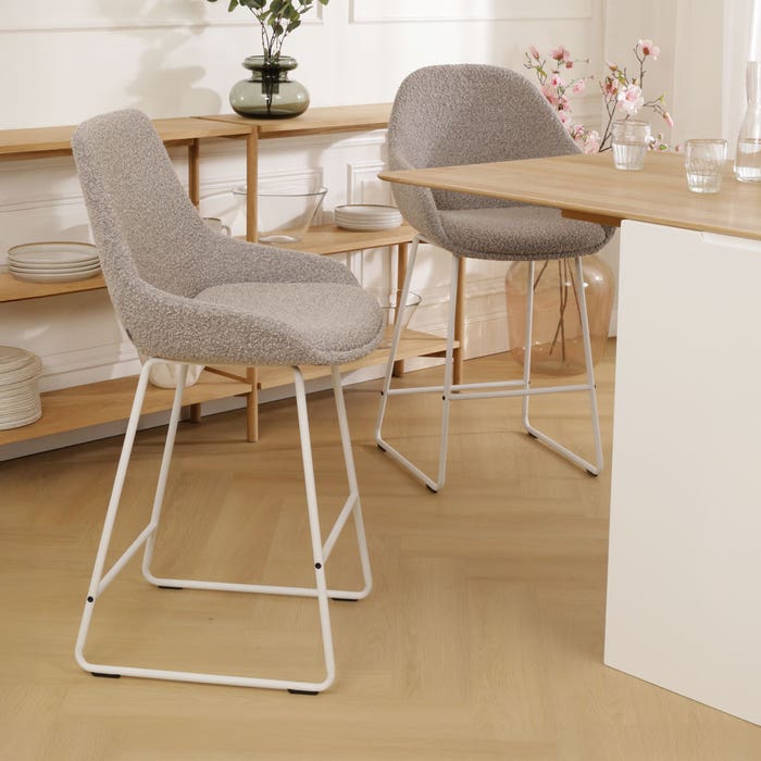 Nino-Isa barkruk bouclé taupe - wit onderstel - 65 cm barstoel - rugleuning - voor kookeiland - design - luxe - stof - zithoogte 65 cm - scandinavisch - bruingrijs