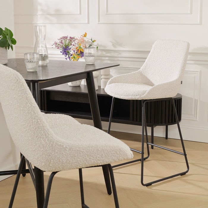 Nino-Isa barkruk bouclé beige - zwart onderstel - 75 cm - set van 2 barstoel - rugleuning - kookeiland - hoge - design - luxe - stof - modern - bruin - scandinavisch - set van 2