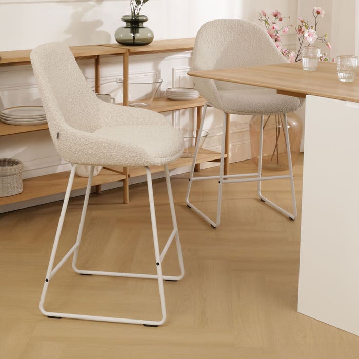 Nino-Isa barkruk bouclé beige - wit onderstel - 75 cm barstoel - rugleuning - kookeiland - hoge - design - luxe - stof - bruin - scandinavisch - modern