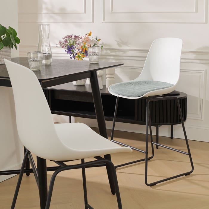 Nino-Liv barkruk wit met zacht groen zitkussen - zwart onderstel - 75 cm barstoel - rugleuning - hoge - kunststof - modern - lichtgroen - hoge - scandinavisch