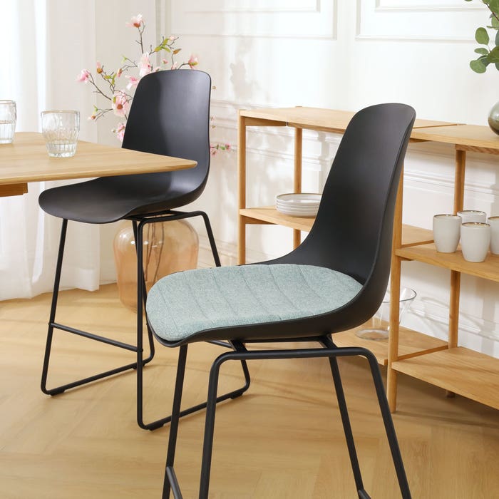 scandinavische barkruk zwart met zacht groen zitkussen - zwart onderstel - 65 cm Nino-Liv