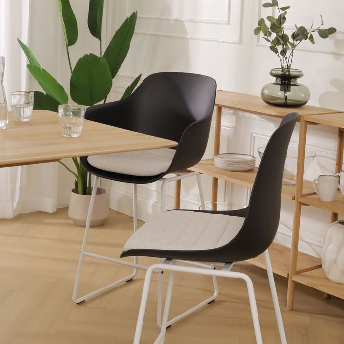 scandinavische barkruk zwart met beige zitkussen - wit onderstel - 65 cm Nino-Liv
