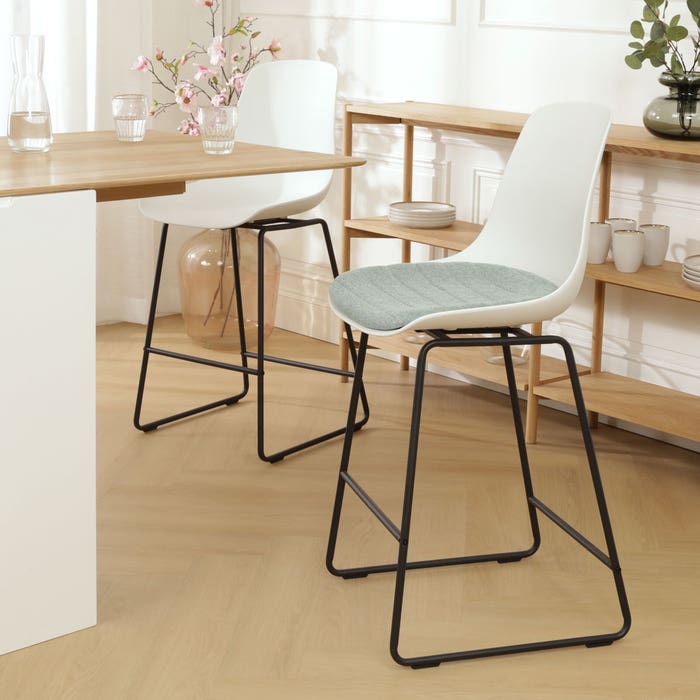 scandinavische barkruk wit met zacht groen zitkussen - zwart onderstel - 65 cm Nino-Liv