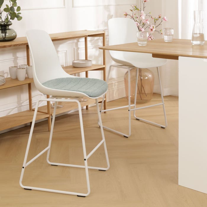 Nino-Liv barkruk wit met zacht groen zitkussen - wit onderstel - 65 cm barstoel - rugleuning - kookeiland - kunststof - zithoogte 65 cm - lage - scandinavisch