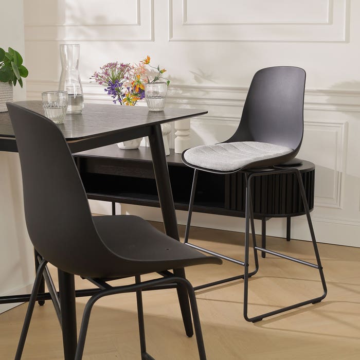 Nino-Liv barkruk zwart met lichtgrijs zitkussen - zwart onderstel - 75 cm barstoel - rugleuning - kookeiland - kunststof - zithoogte 75 cm - hoge - scandinavisch