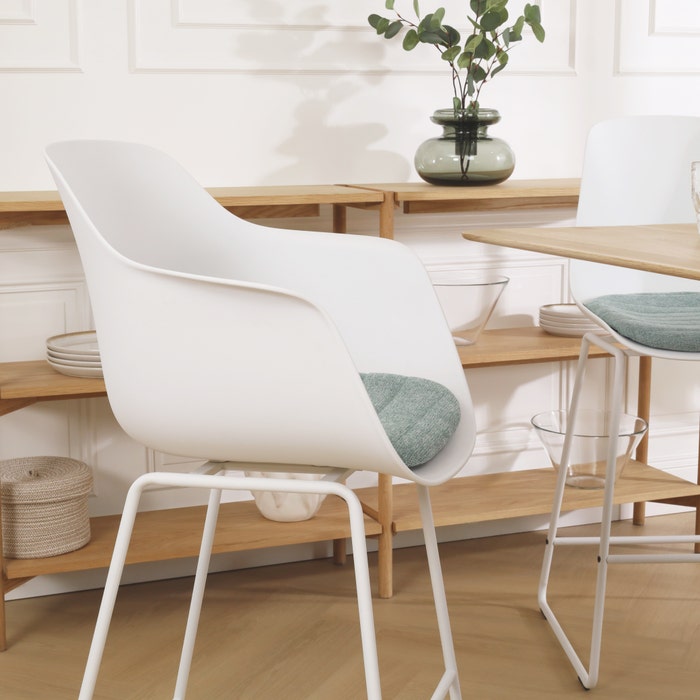 Nino-Liz barkruk wit en zacht groen zitkussen - wit onderstel - 75 cm barstoel - armleuning - rugleuning - hoge - luxe - stof - scandinavisch - comfortabele - japandi