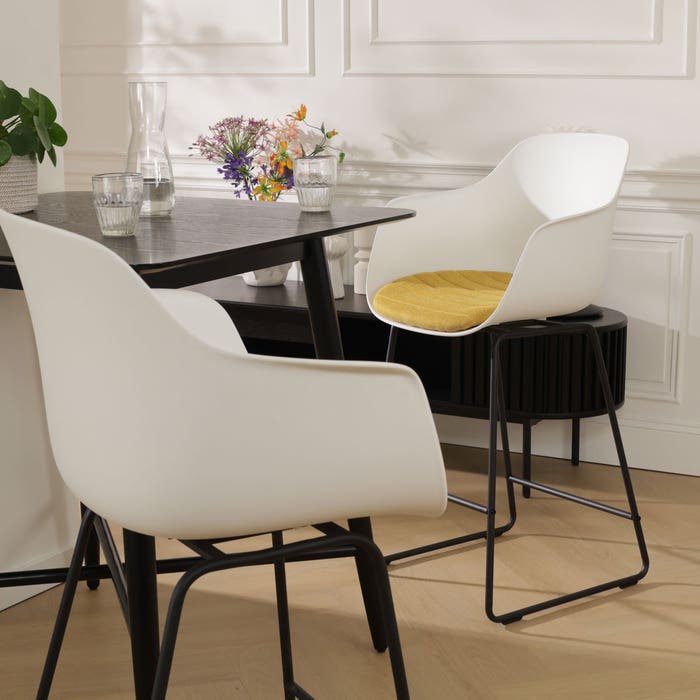 Nino-Liz barkruk wit met okergeel zitkussen - zwart onderstel - 65 cm barstoel - armleuning - rugleuning - lage - luxe - stof - scandinavisch - comfortabele - japandi